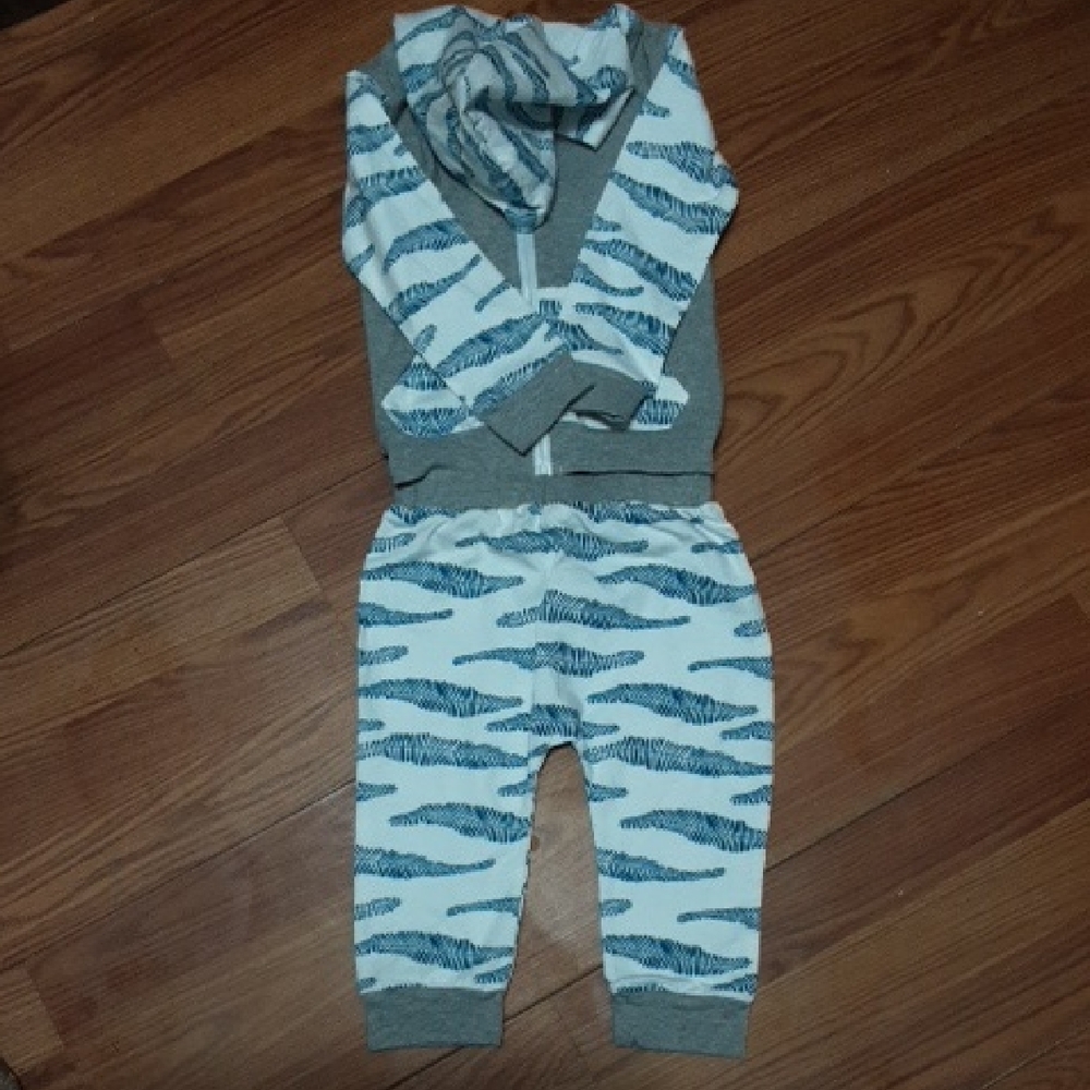 FUYIMEI Feather Hoodie & Jogger 2-PCS.‎ Gray Blue and White Toddler 110 Outfit